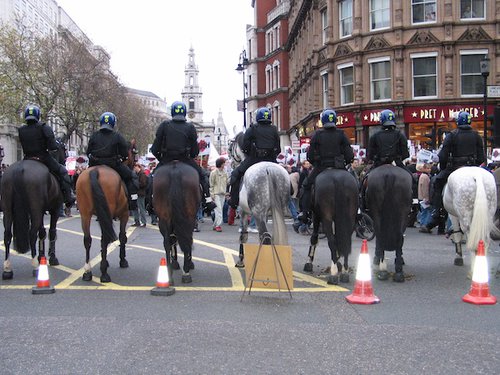 import_4_riot-police-horses-1490461.jpg